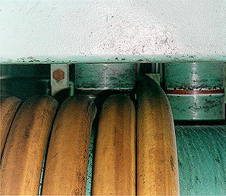 Detalle de arrollador para cable Spreader en gra de contenedores en Martima Valenciana, Puerto de Valencia
