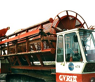 Truck with cable reel type KM250 for transport cable 30 KV in open sky mine. ENDESA