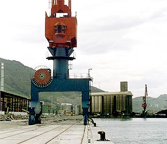 Detail of INDARFREC® motor driven cable reel, assembled onto a multi purpose crane. Installation Port of Bilbao (Spain)