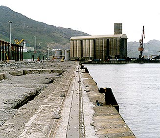 Vista general de canal CCG-400 con cubierta BELTFLEX®. Instalacin Puerto de Bilbao (Espaa)