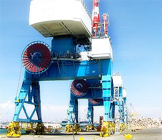 Detail of cable reel with INDARFREC® drive motor. Installation: Port of  Ashdod (Israel)