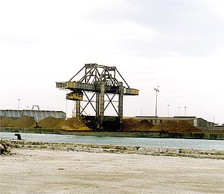 Descargador de minerales en Puerto de Bilbao