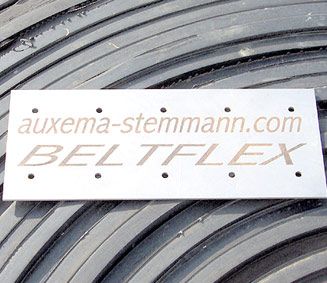 Detail of the union plate between two lengths of rubber cover BELTLEX®